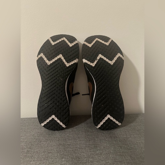 Nike Revolution Running Sneaker - Picture 7 of 8